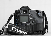 Продам зеркальный фотоаппарат Canon EOS 10D недорого